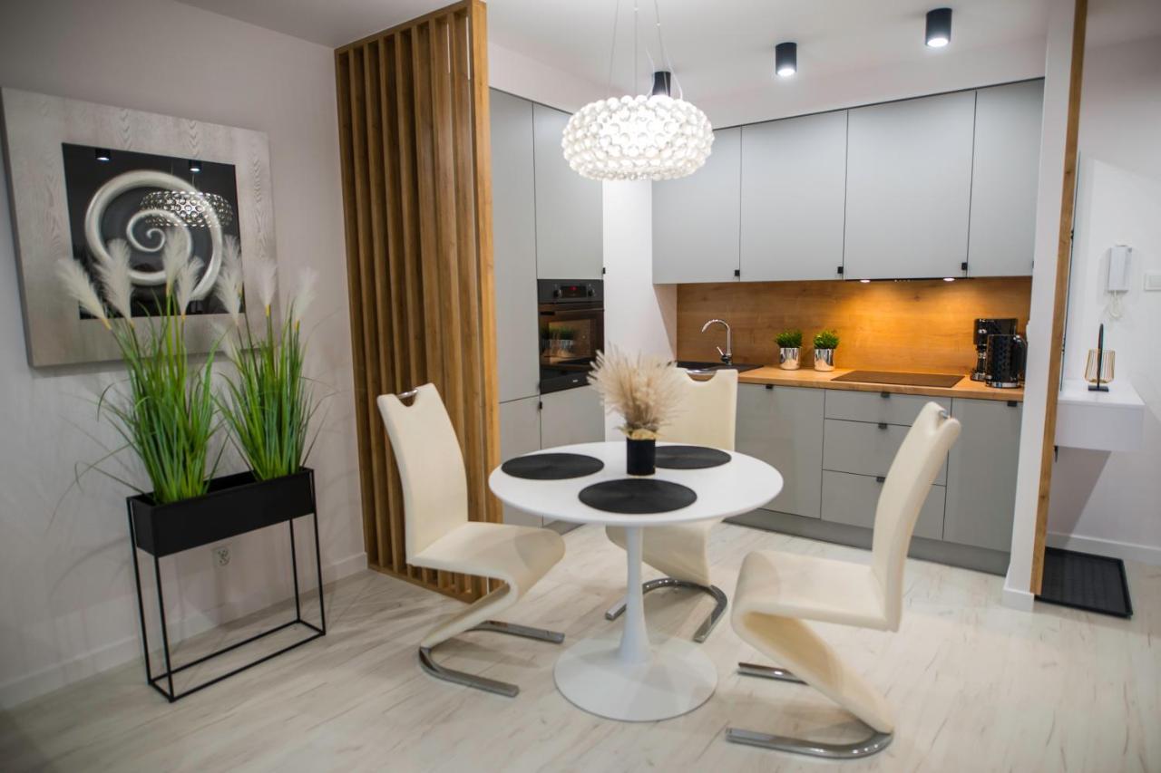Nowoczesny Apartament Ludova Biskupiec  Eksteriør billede