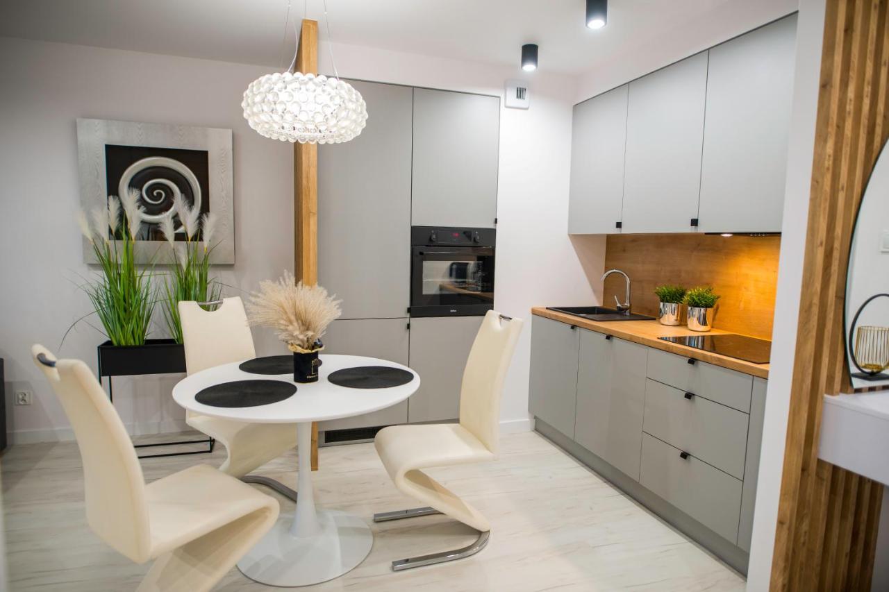 Nowoczesny Apartament Ludova Biskupiec  Eksteriør billede